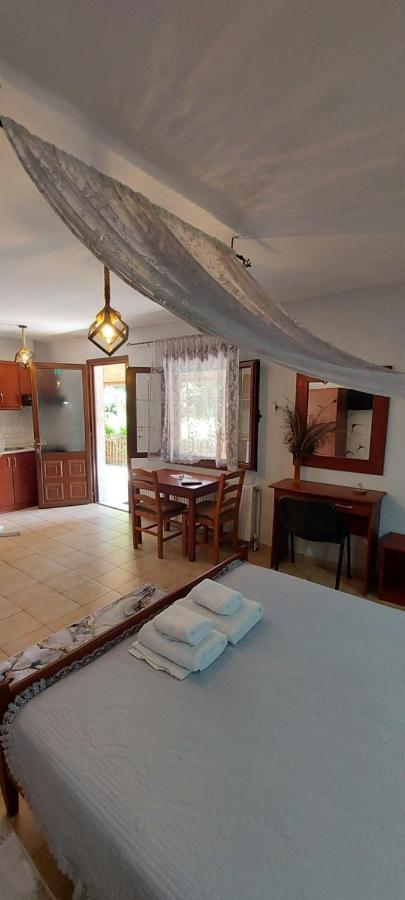 Galini Apartment Loutraki  Exterior photo