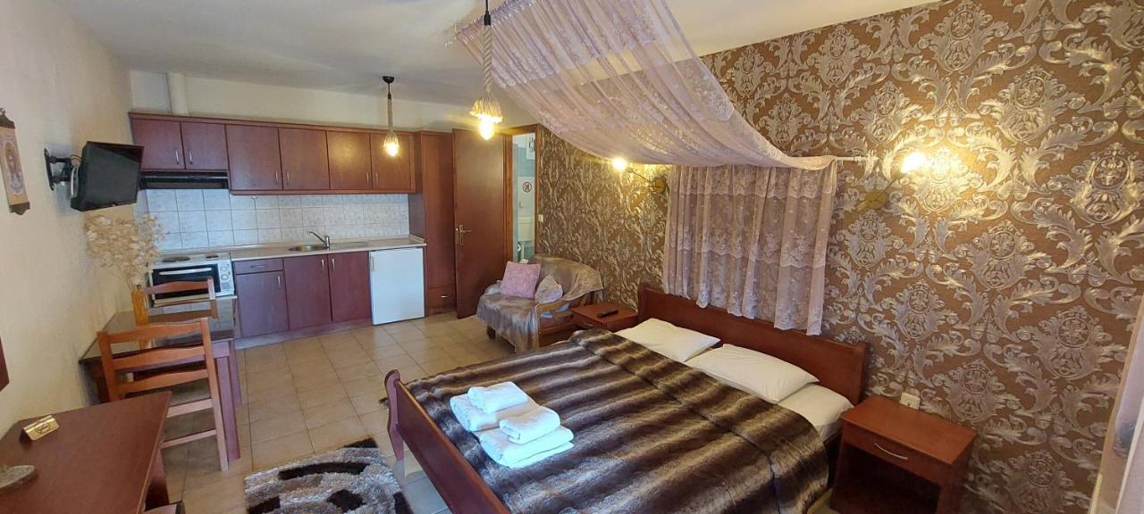 Galini Apartment Loutraki  Exterior photo